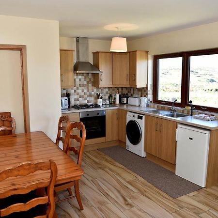 Sea View Apartment Downings Dış mekan fotoğraf