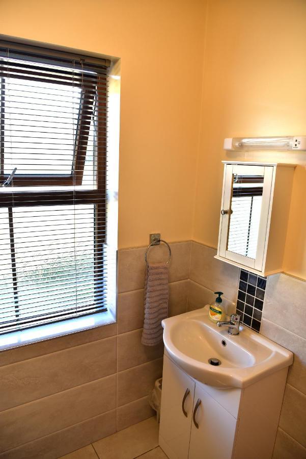 Sea View Apartment Downings Dış mekan fotoğraf